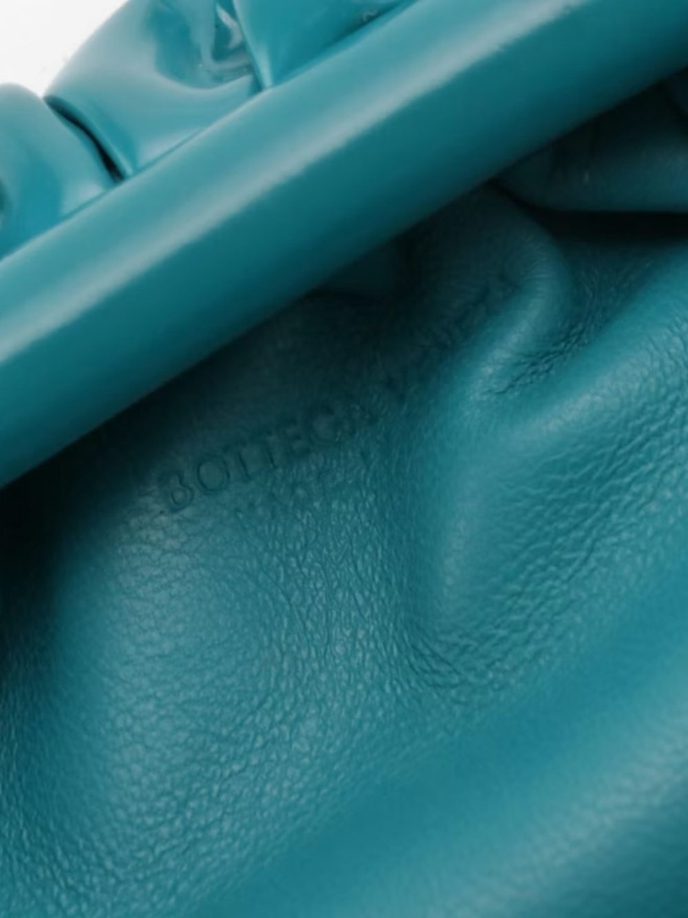 Bottega Veneta Beaded Strap Mini
Pouch Crossbody Bag in Shiny
Turquoise Leather - Picture 8 of 8
